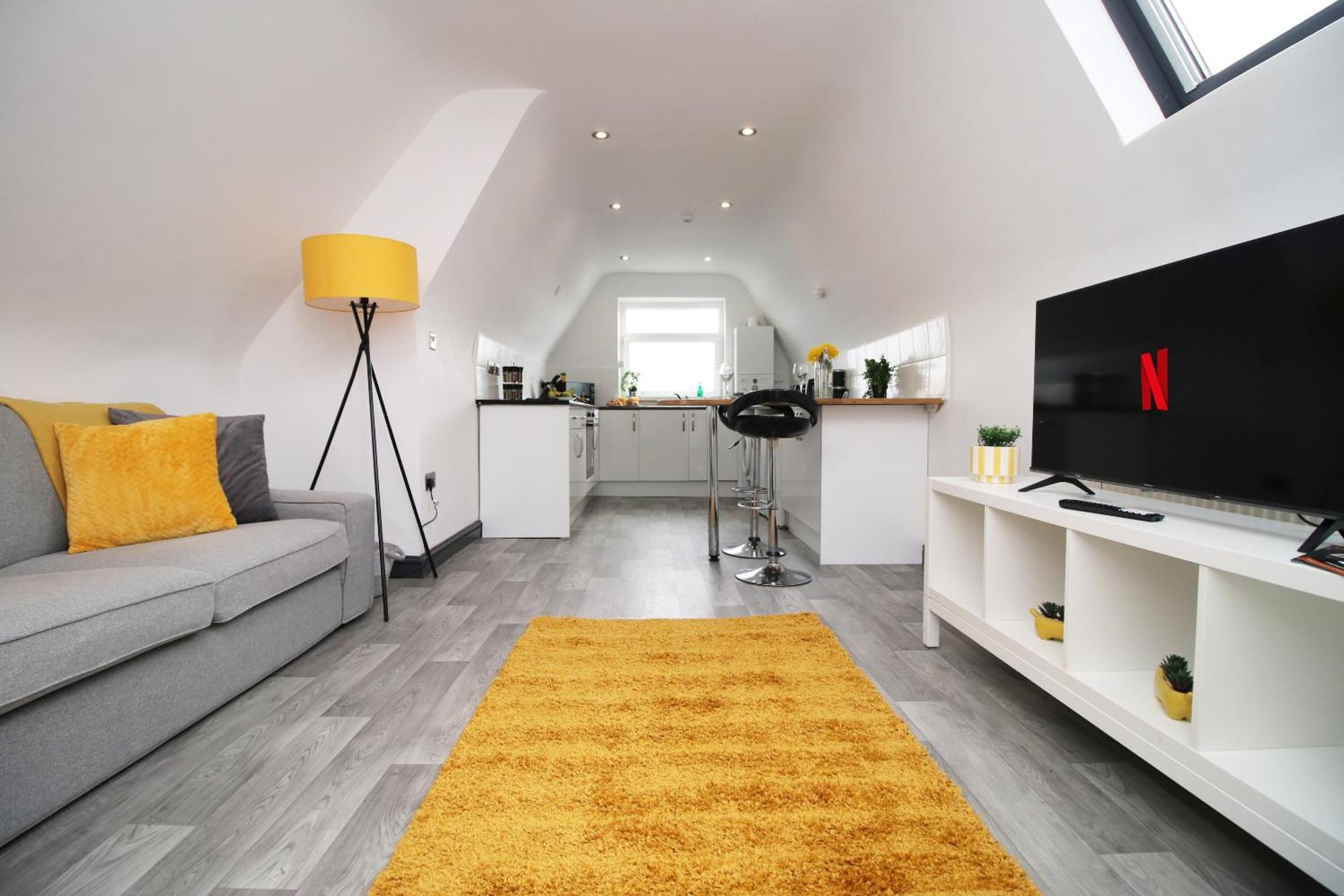Perfect Centre Free Permit Parking Apartment *